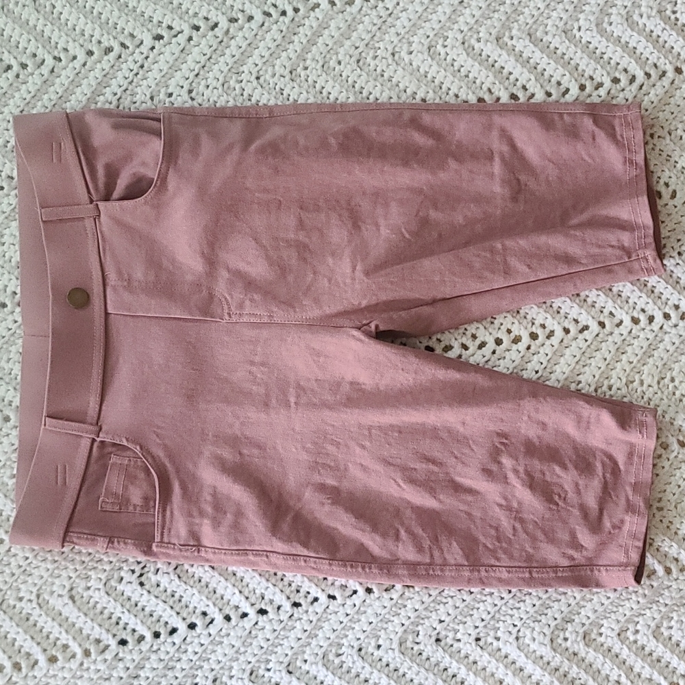 Mauve Bermuda stretchy shorts size medium